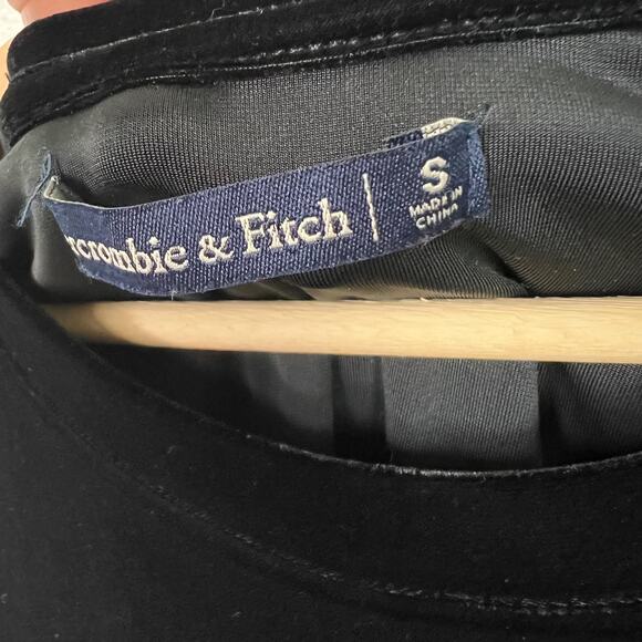 Abercrombie & Fitch Women's Size Small Black Velvet Short Sleeve Stretch Top - Picture 3 of 6